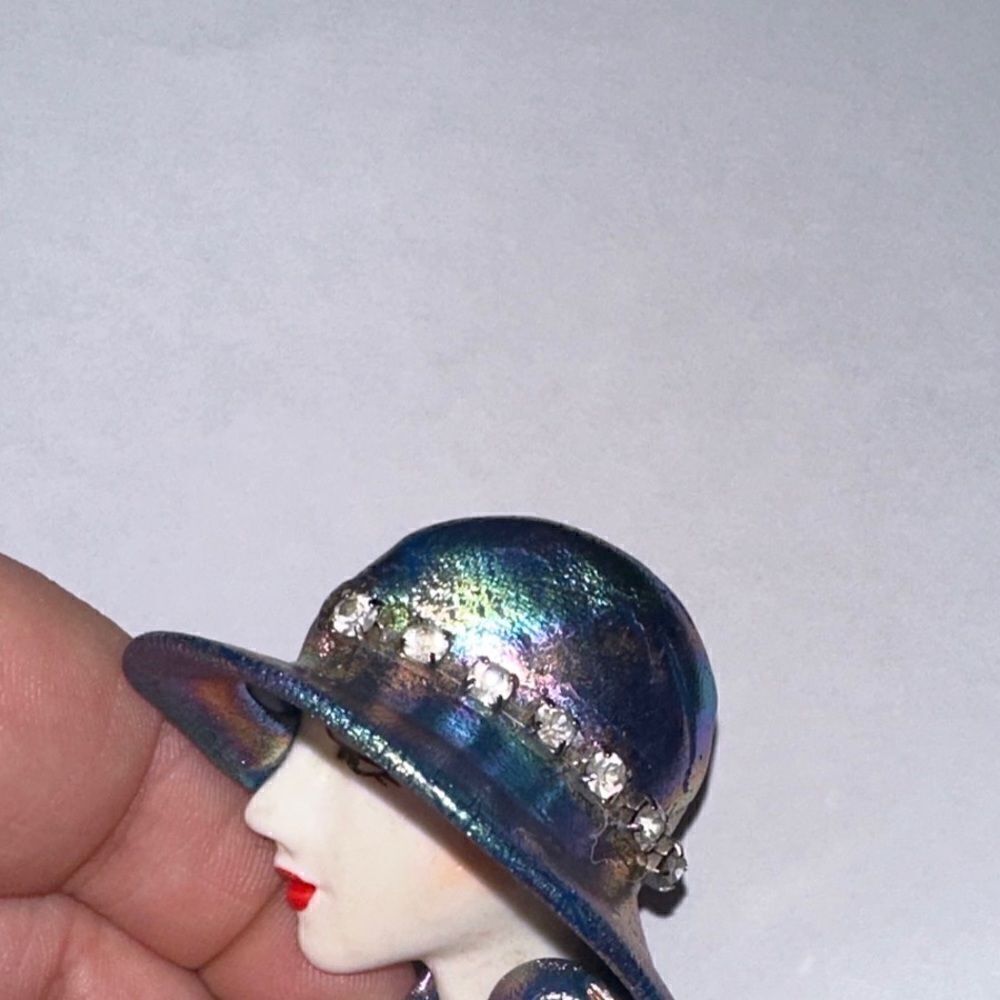 Vintage Woman Lady With Hat Unique Pin Brooch Costume - Picture 2 of 4